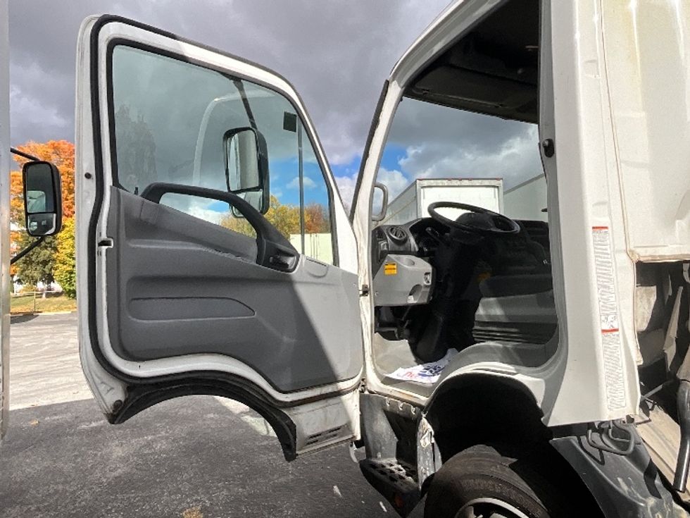 Cab and Chassis Truck-Light and Medium Duty Trucks-Hino-2020-195-London-ON-283,982\n\t\tkm-$ 41,250 - Image 14