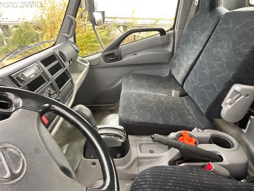 Cab and Chassis Truck-Light and Medium Duty Trucks-Hino-2020-195-London-ON-283,982\n\t\tkm-$ 41,250 - Image 16