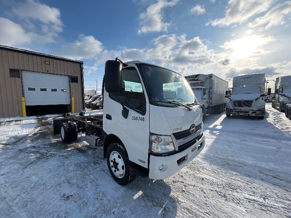 Cab and Chassis Truck-Light and Medium Duty Trucks-Hino-2020-195-Montreal-PQ-248,987\n\t\tkm-$ 47,750 - Image 1