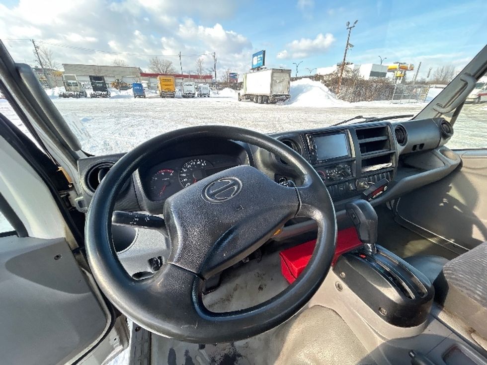 Cab and Chassis Truck-Light and Medium Duty Trucks-Hino-2020-195-Montreal-PQ-248,987\n\t\tkm-$ 47,750 - Image 13