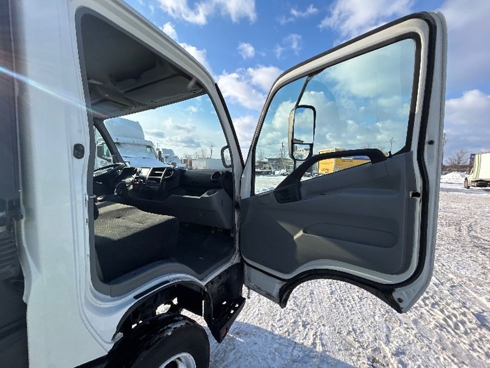 Cab and Chassis Truck-Light and Medium Duty Trucks-Hino-2020-195-Montreal-PQ-248,987\n\t\tkm-$ 47,750 - Image 16
