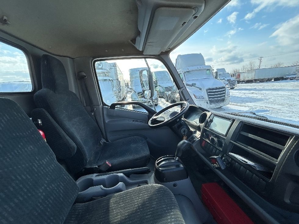 Cab and Chassis Truck-Light and Medium Duty Trucks-Hino-2020-195-Montreal-PQ-248,987\n\t\tkm-$ 47,750 - Image 18