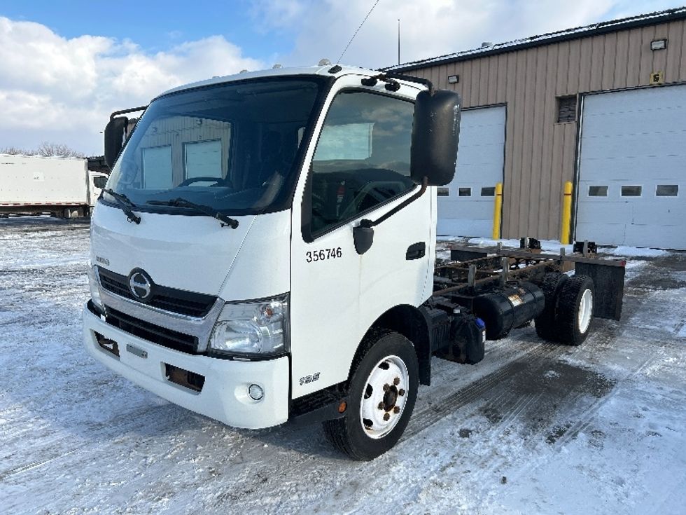Cab and Chassis Truck-Light and Medium Duty Trucks-Hino-2020-195-Montreal-PQ-248,987\n\t\tkm-$ 47,750 - Image 3