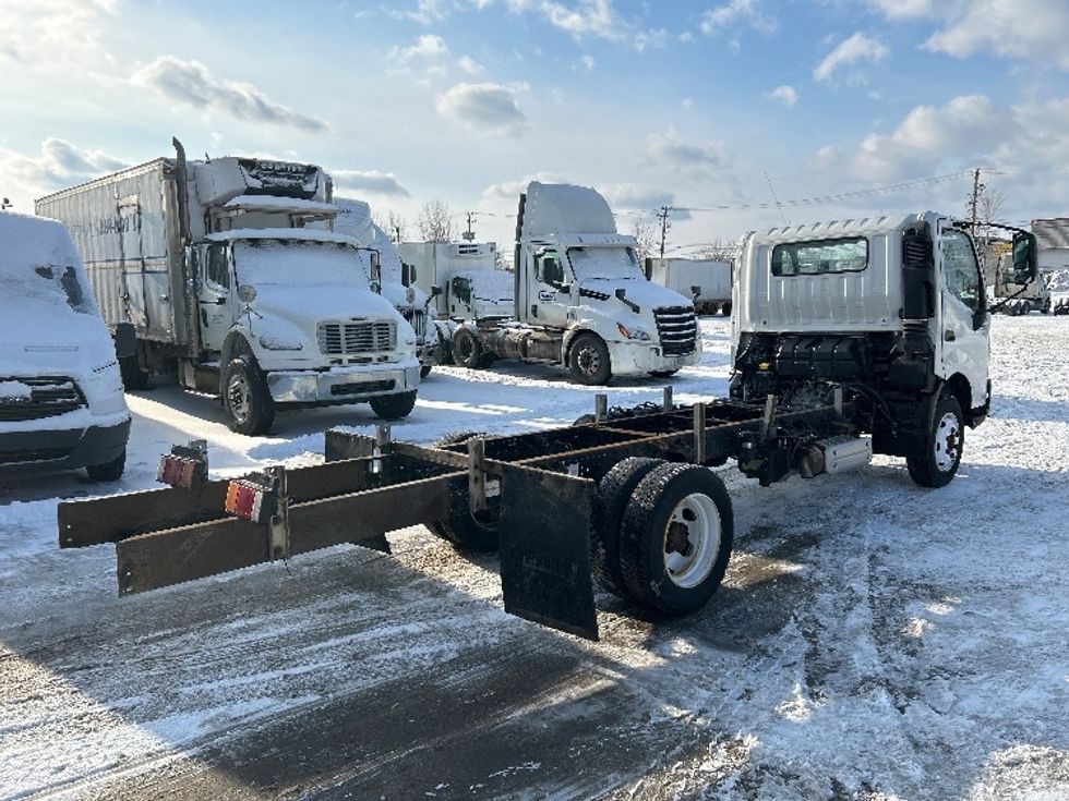 Cab and Chassis Truck-Light and Medium Duty Trucks-Hino-2020-195-Montreal-PQ-248,987\n\t\tkm-$ 47,750 - Image 9