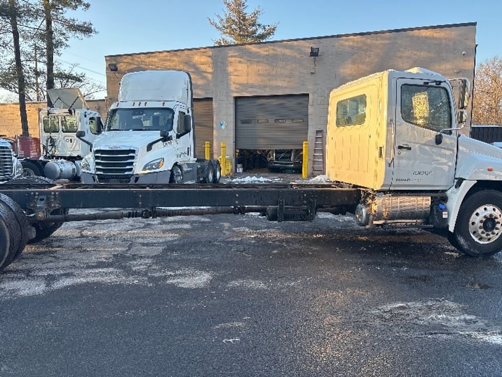 Cab and Chassis Truck-Light and Medium Duty Trucks-Hino-2020-268-Fairless Hills-PA-116,207\n\t\tmiles-$ 48,000 - Image 10