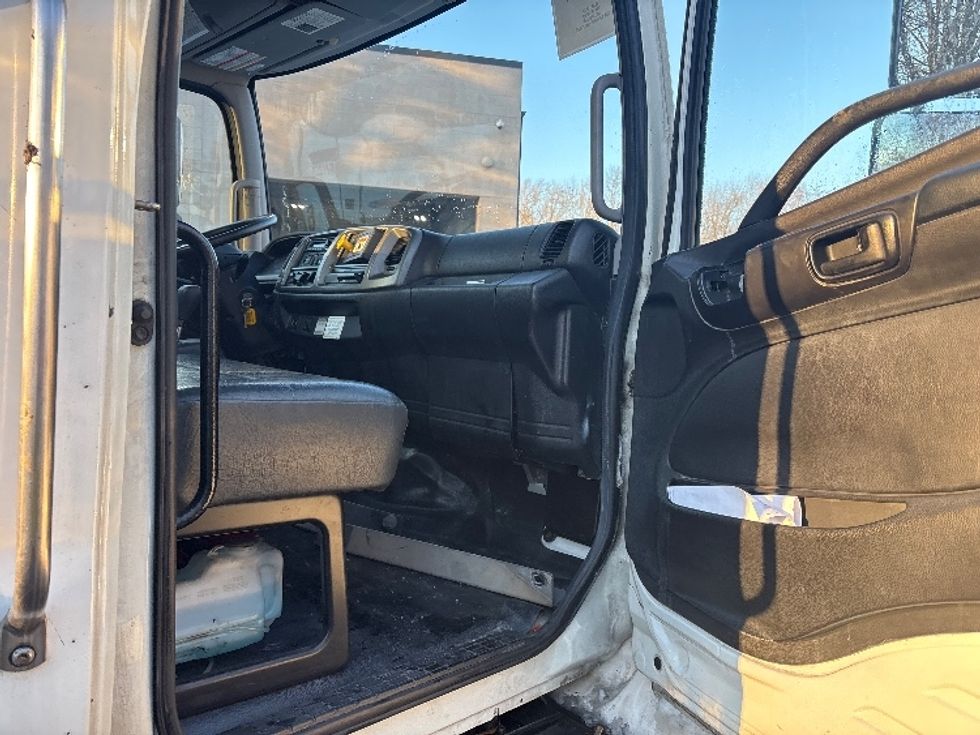 Cab and Chassis Truck-Light and Medium Duty Trucks-Hino-2020-268-Fairless Hills-PA-116,207\n\t\tmiles-$ 48,000 - Image 14