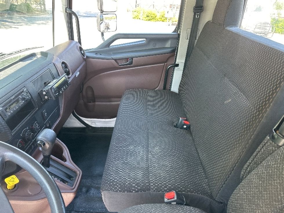 Cab and Chassis Truck-Light and Medium Duty Trucks-Hino-2024-L6-Forest Park-GA-119,171\n\t\tmiles-$ 71,250 - Image 17