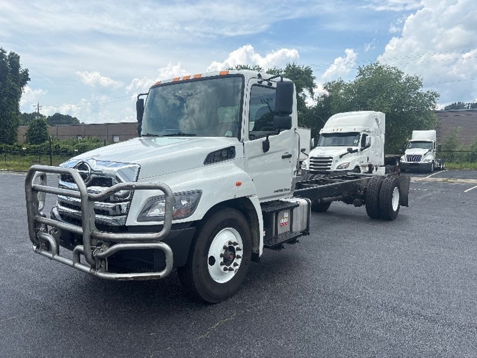 Cab and Chassis Truck-Light and Medium Duty Trucks-Hino-2024-L6-Forest Park-GA-119,171\n\t\tmiles-$ 71,250 - Image 3