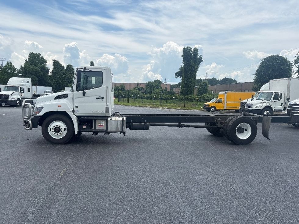 Cab and Chassis Truck-Light and Medium Duty Trucks-Hino-2024-L6-Forest Park-GA-119,171\n\t\tmiles-$ 71,250 - Image 4