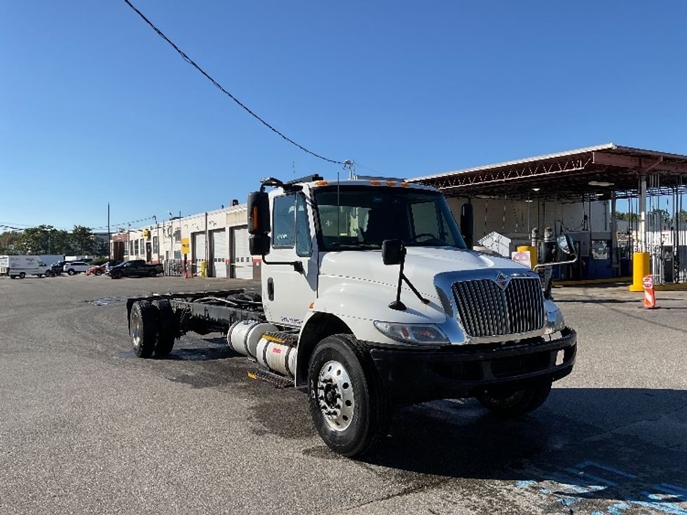 Cab and Chassis Truck-Light and Medium Duty Trucks-International-2017-4300-Montgomery-NY-371,488\n\t\tmiles-$ 17,750 - Image 1