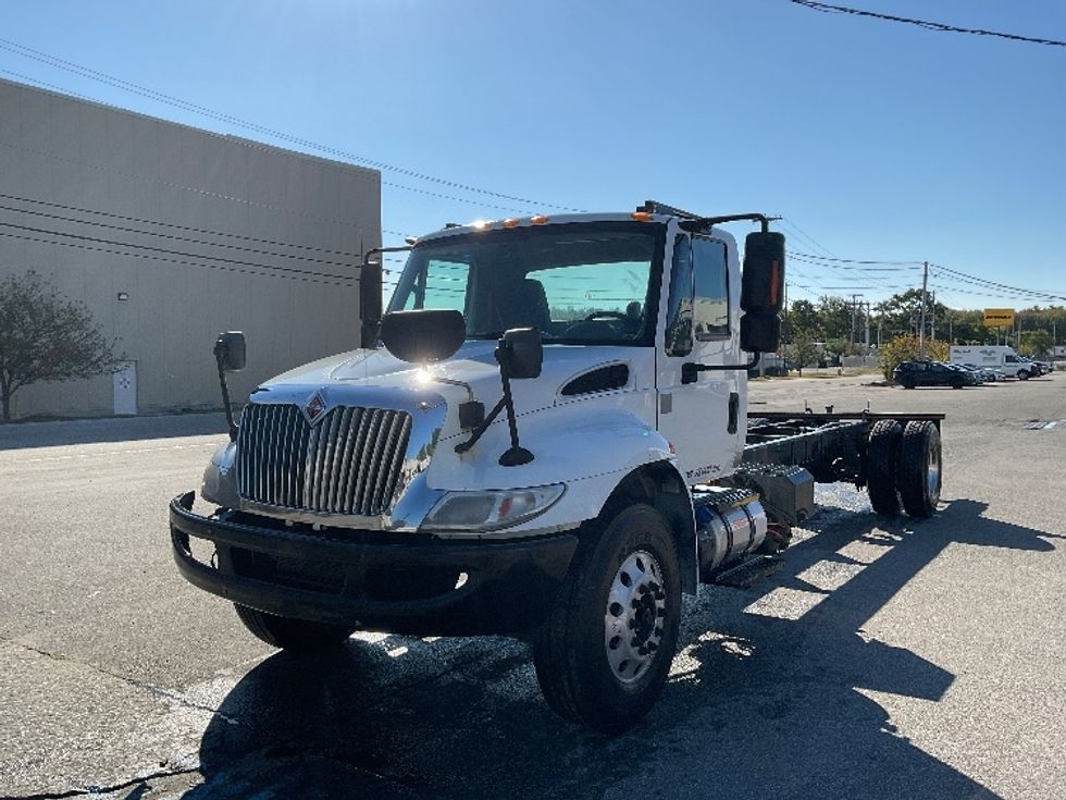 Cab and Chassis Truck-Light and Medium Duty Trucks-International-2017-4300-Montgomery-NY-371,488\n\t\tmiles-$ 17,750 - Image 3