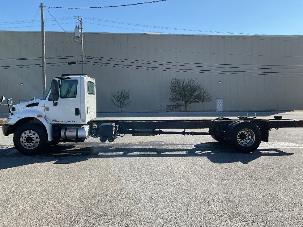 Cab and Chassis Truck-Light and Medium Duty Trucks-International-2017-4300-Montgomery-NY-371,488\n\t\tmiles-$ 17,750 - Image 4