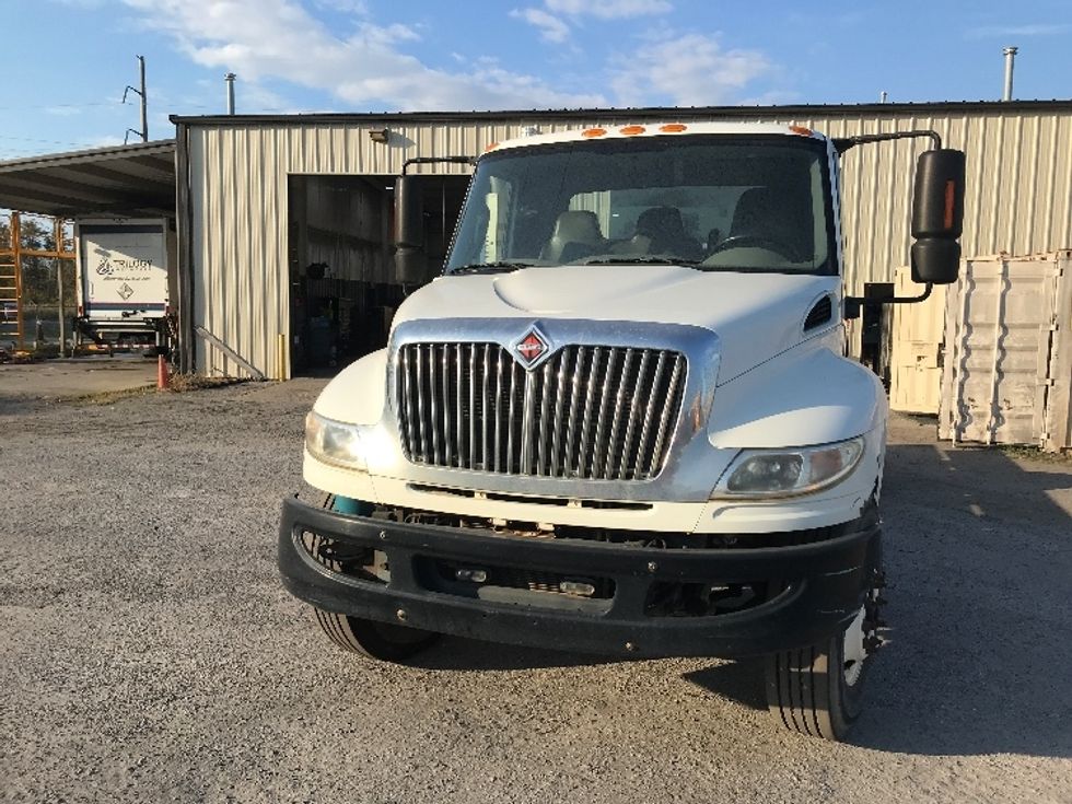 2017 International 4300 DuraStar 4300 photo 2