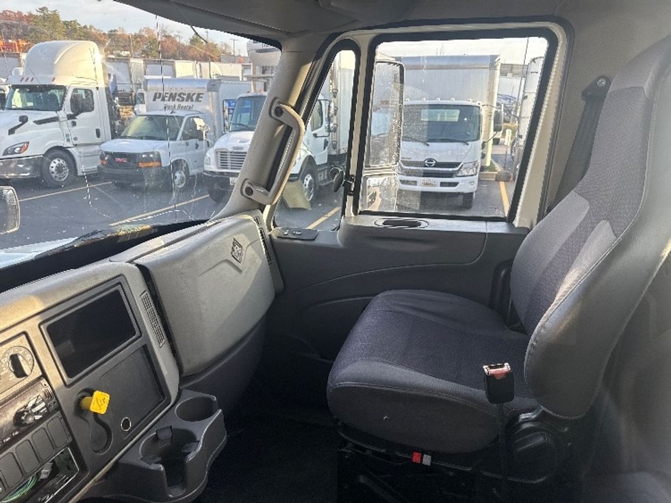 Cab and Chassis Truck-Light and Medium Duty Trucks-International-2018-4300-Jessup-MD-153,629\n\t\tmiles-$ 29,750 - Image 14