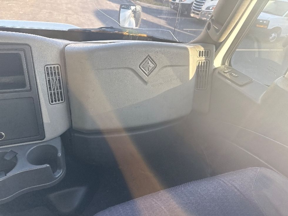 Cab and Chassis Truck-Light and Medium Duty Trucks-International-2018-4300-Jessup-MD-153,629\n\t\tmiles-$ 29,750 - Image 16