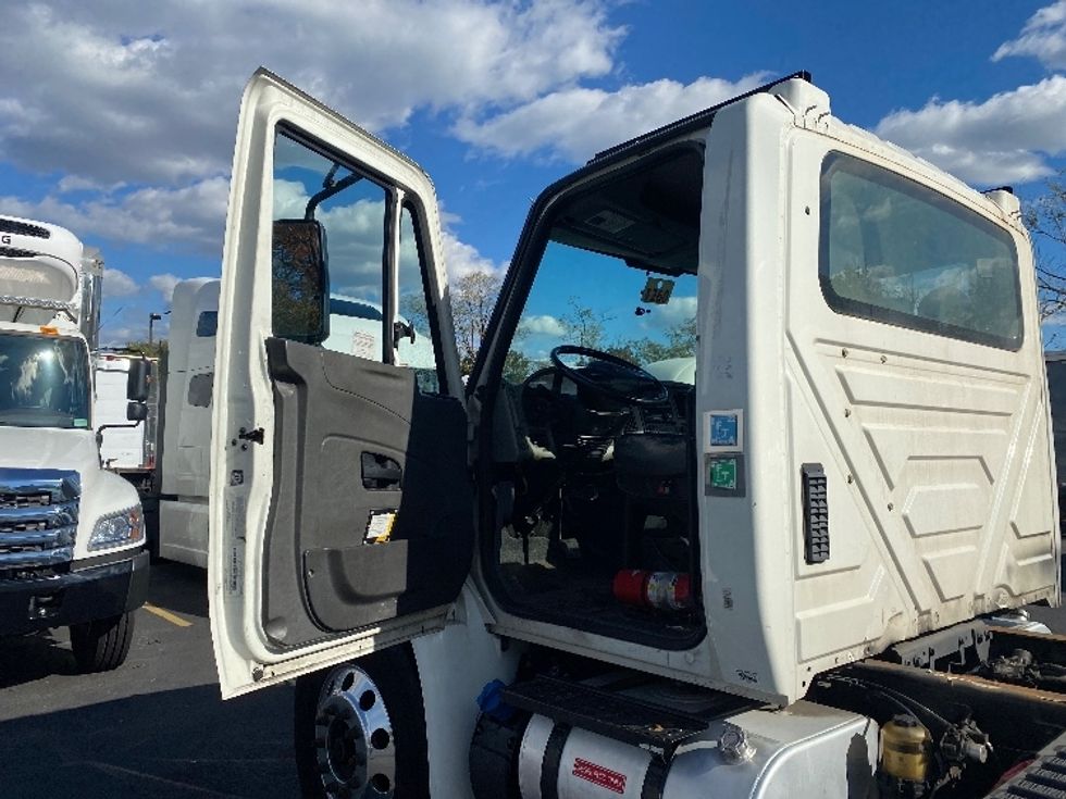 Cab and Chassis Truck-Light and Medium Duty Trucks-International-2018-4300-Jessup-MD-153,629\n\t\tmiles-$ 29,750 - Image 18
