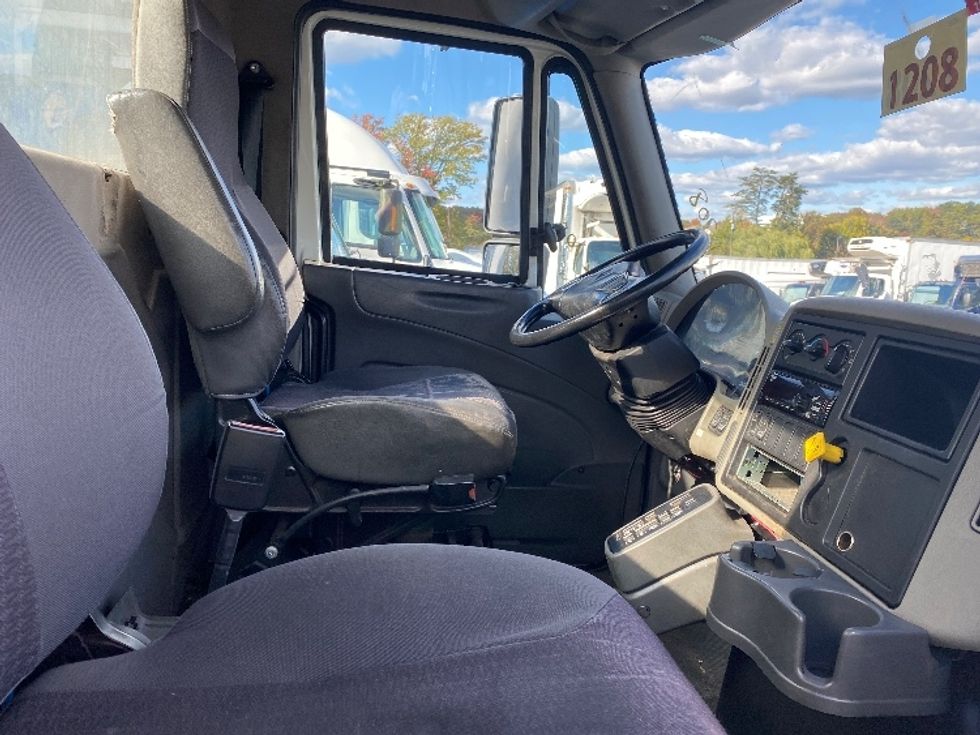 Cab and Chassis Truck-Light and Medium Duty Trucks-International-2018-4300-Jessup-MD-153,629\n\t\tmiles-$ 29,750 - Image 19