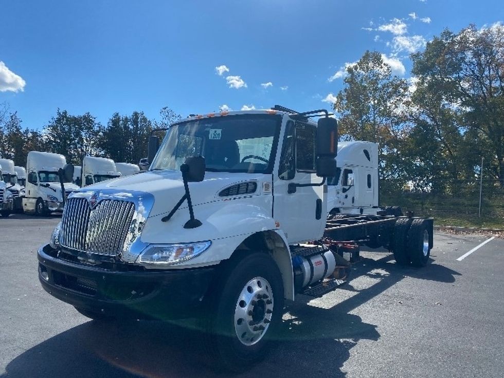2018 International 4300 DuraStar 4300 photo 3