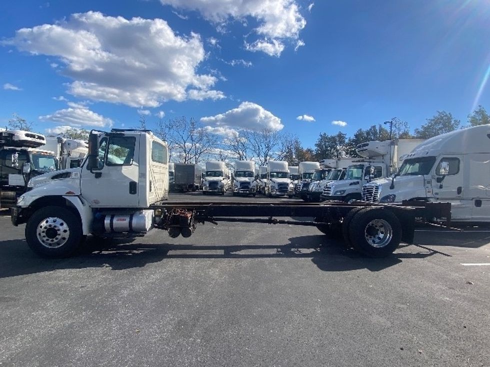 2018 International 4300 DuraStar 4300 photo 4