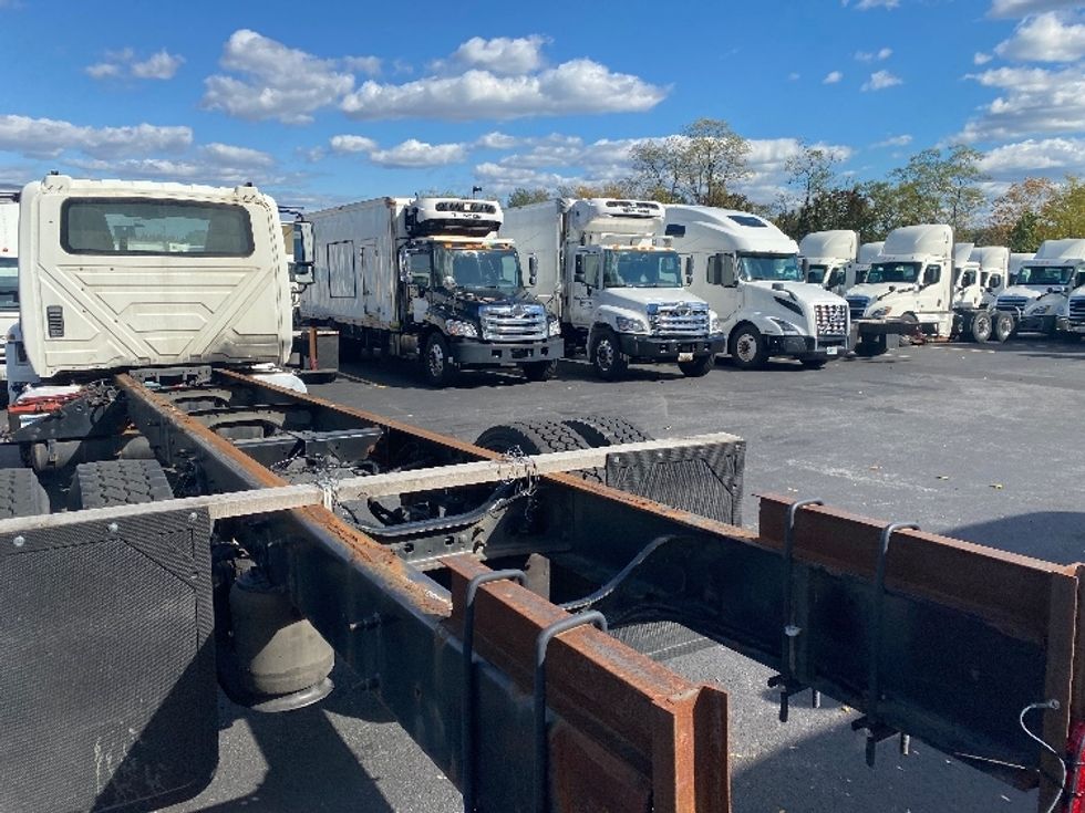 Cab and Chassis Truck-Light and Medium Duty Trucks-International-2018-4300-Jessup-MD-156,698\n\t\tmiles-$ 29,250 - Image 12