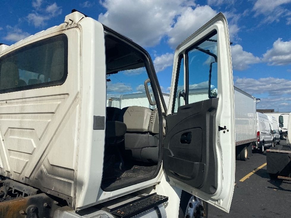 Cab and Chassis Truck-Light and Medium Duty Trucks-International-2018-4300-Jessup-MD-156,698\n\t\tmiles-$ 29,250 - Image 20