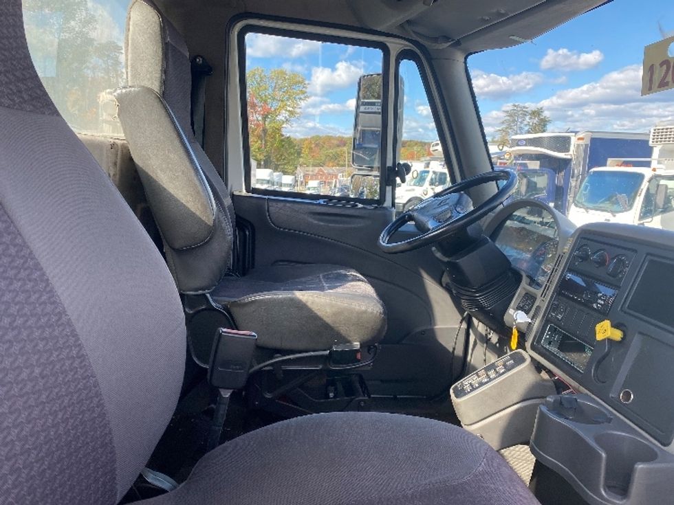 Cab and Chassis Truck-Light and Medium Duty Trucks-International-2018-4300-Jessup-MD-156,698\n\t\tmiles-$ 29,250 - Image 21