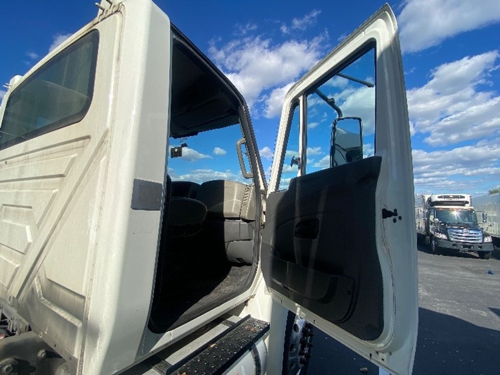 Cab and Chassis Truck-Light and Medium Duty Trucks-International-2018-4300-Jessup-MD-156,756\n\t\tmiles-$ 29,500 - Image 14