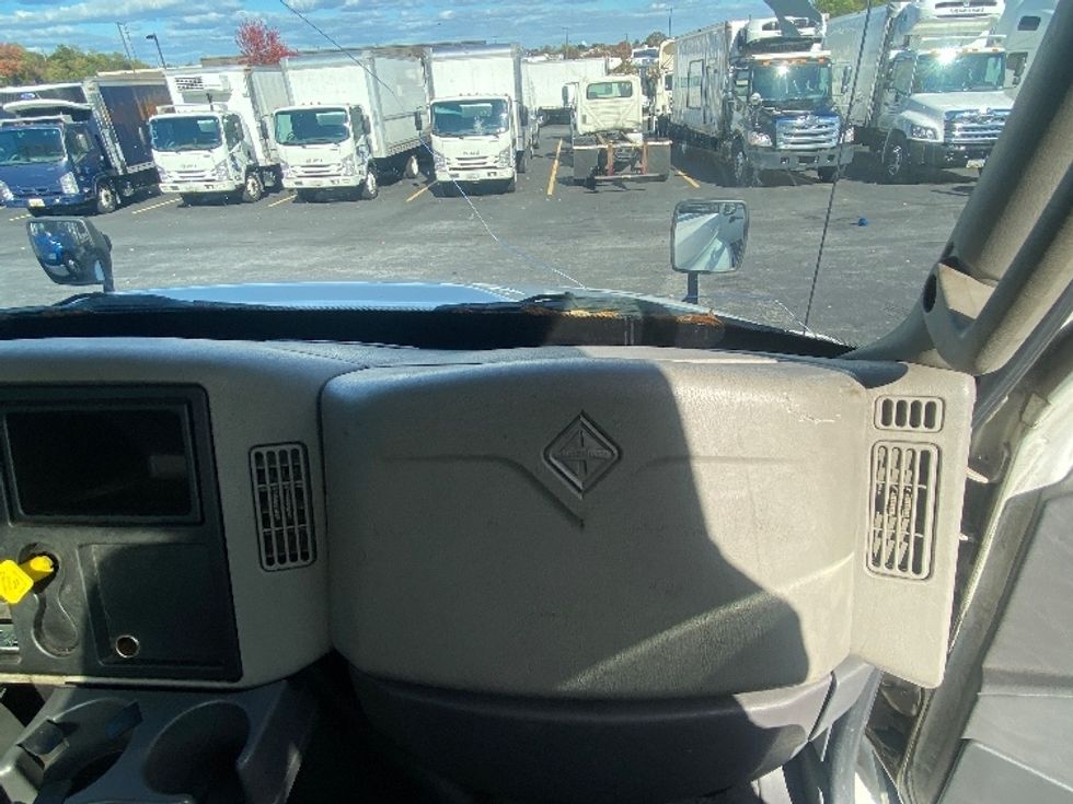 Cab and Chassis Truck-Light and Medium Duty Trucks-International-2018-4300-Jessup-MD-156,756\n\t\tmiles-$ 29,500 - Image 15