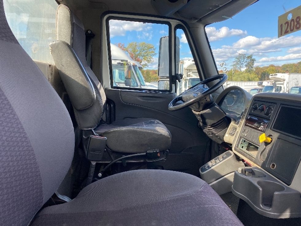Cab and Chassis Truck-Light and Medium Duty Trucks-International-2018-4300-Jessup-MD-156,756\n\t\tmiles-$ 29,500 - Image 16