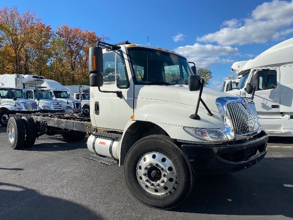 Cab and Chassis Truck-Light and Medium Duty Trucks-International-2018-4300-Jessup-MD-159,048\n\t\tmiles-$ 29,250 - Image 1