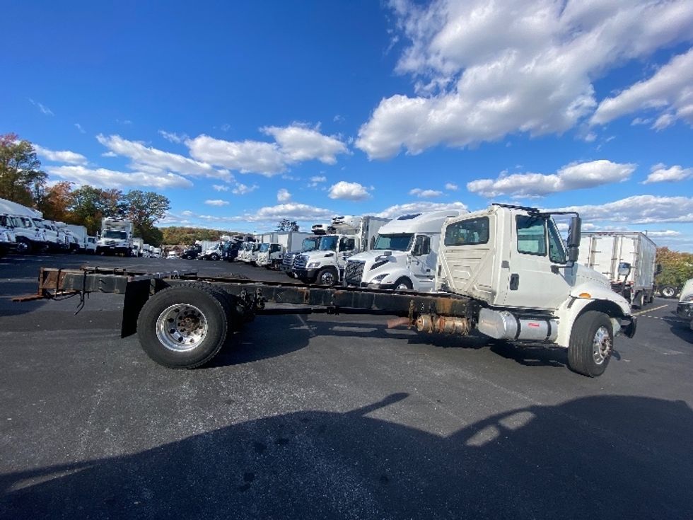 Cab and Chassis Truck-Light and Medium Duty Trucks-International-2018-4300-Jessup-MD-159,048\n\t\tmiles-$ 29,250 - Image 15