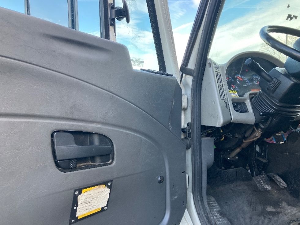 Cab and Chassis Truck-Light and Medium Duty Trucks-International-2018-4300-Jessup-MD-159,048\n\t\tmiles-$ 29,250 - Image 16
