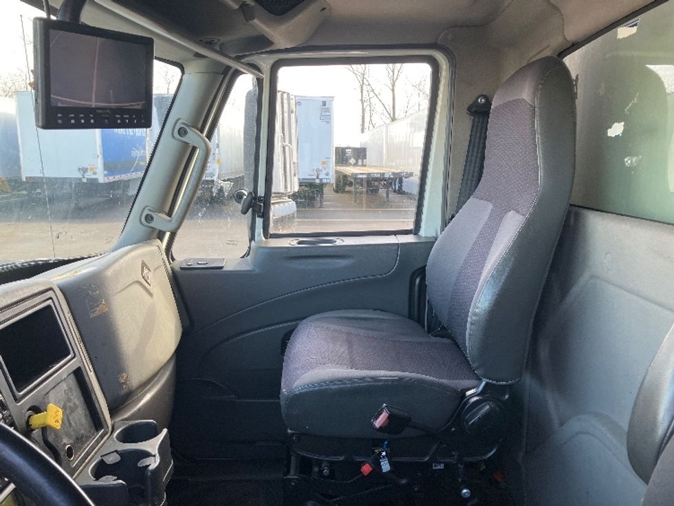Cab and Chassis Truck-Light and Medium Duty Trucks-International-2018-4300-Jessup-MD-159,048\n\t\tmiles-$ 29,250 - Image 19