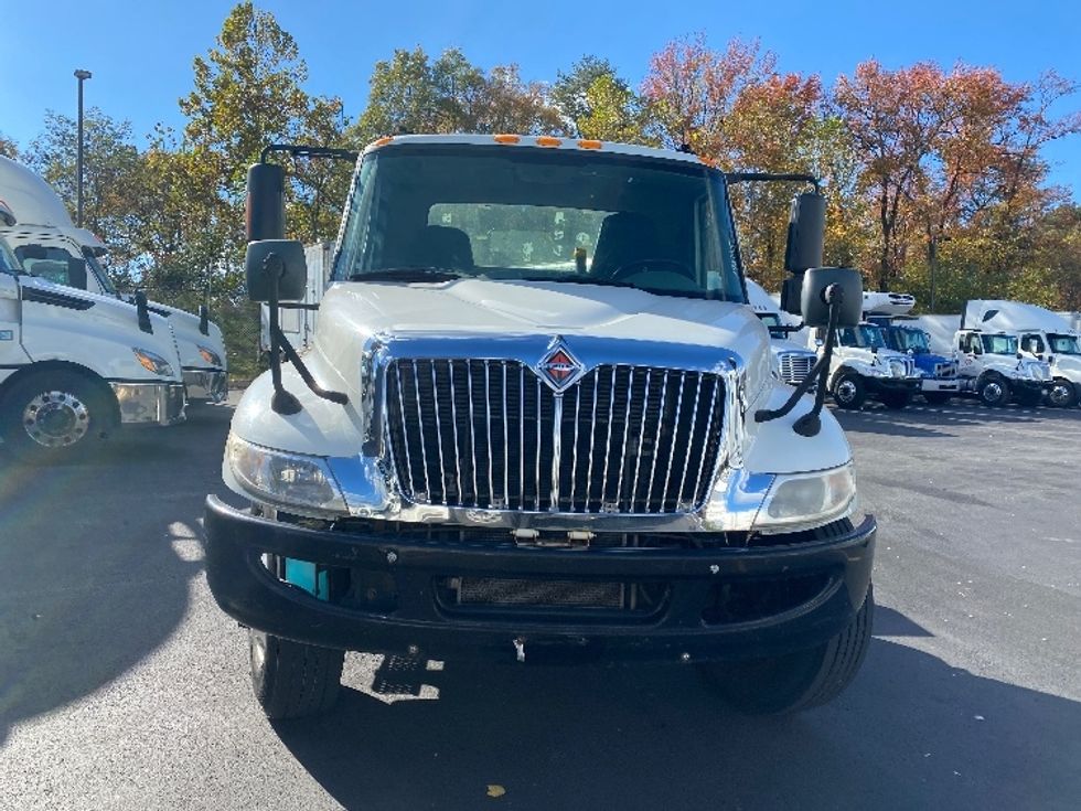 Cab and Chassis Truck-Light and Medium Duty Trucks-International-2018-4300-Jessup-MD-159,048\n\t\tmiles-$ 29,250 - Image 2