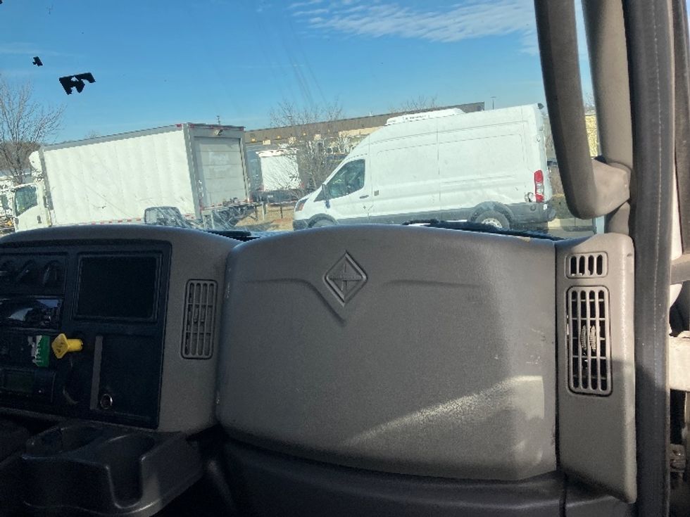 Cab and Chassis Truck-Light and Medium Duty Trucks-International-2018-4300-Jessup-MD-159,048\n\t\tmiles-$ 29,250 - Image 21