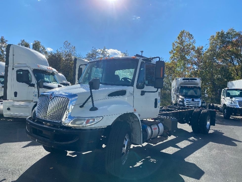 Cab and Chassis Truck-Light and Medium Duty Trucks-International-2018-4300-Jessup-MD-159,048\n\t\tmiles-$ 29,250 - Image 3