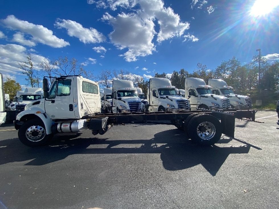 Cab and Chassis Truck-Light and Medium Duty Trucks-International-2018-4300-Jessup-MD-159,048\n\t\tmiles-$ 29,250 - Image 4