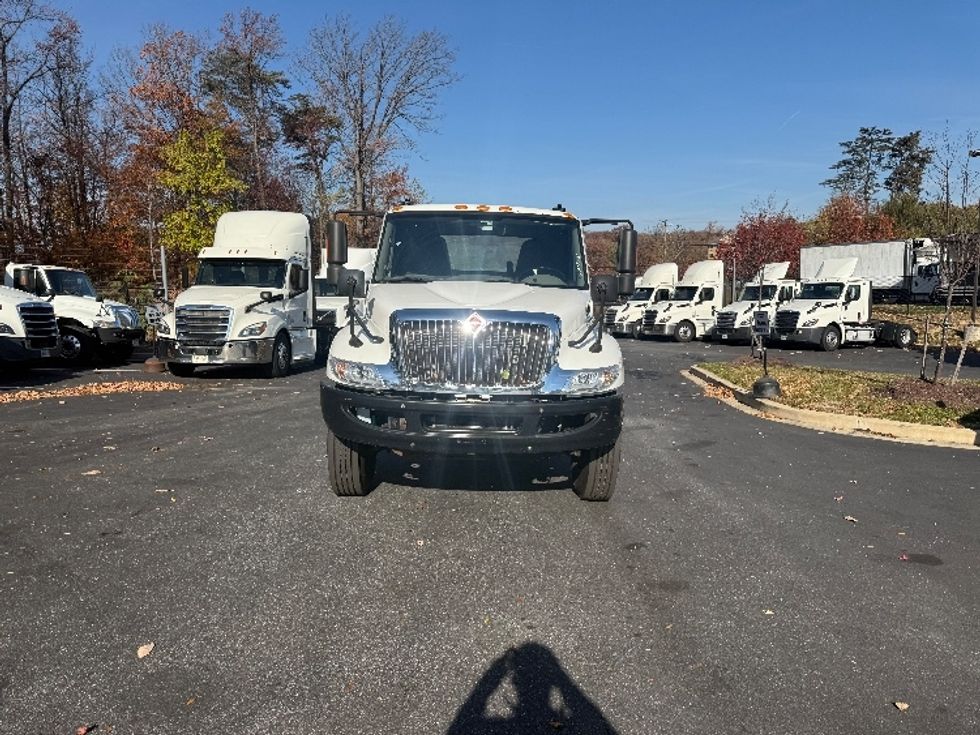 2018 International 4300 DuraStar 4300 photo 2