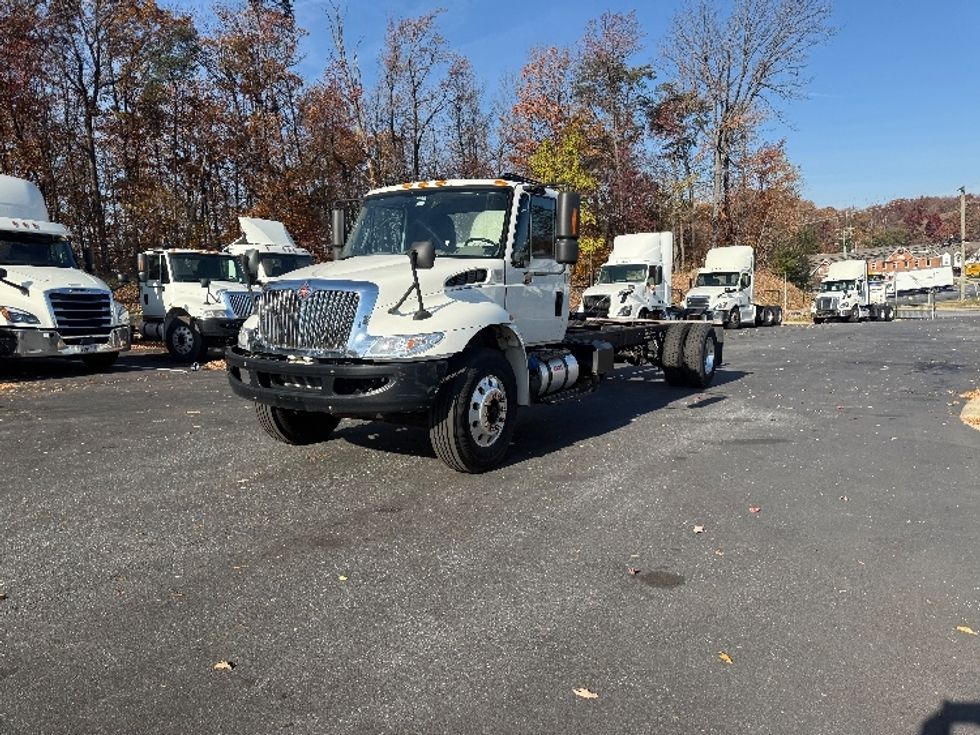 2018 International 4300 DuraStar 4300 photo 3