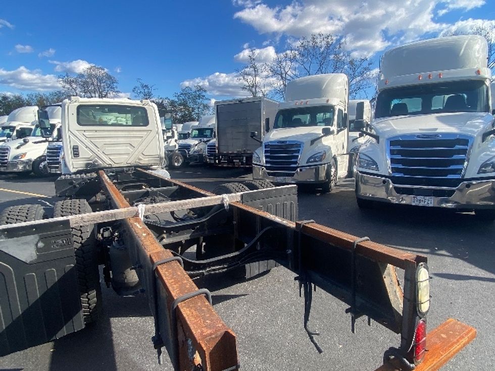 Cab and Chassis Truck-Light and Medium Duty Trucks-International-2018-4300-Jessup-MD-235,512\n\t\tmiles-$ 18,500 - Image 12