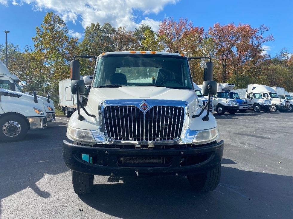 Cab and Chassis Truck-Light and Medium Duty Trucks-International-2018-4300-Jessup-MD-235,512\n\t\tmiles-$ 18,500 - Image 2
