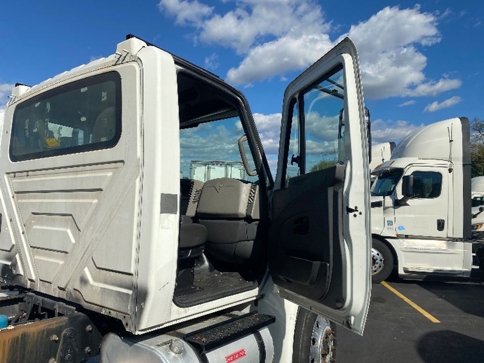 Cab and Chassis Truck-Light and Medium Duty Trucks-International-2018-4300-Jessup-MD-235,512\n\t\tmiles-$ 18,500 - Image 20