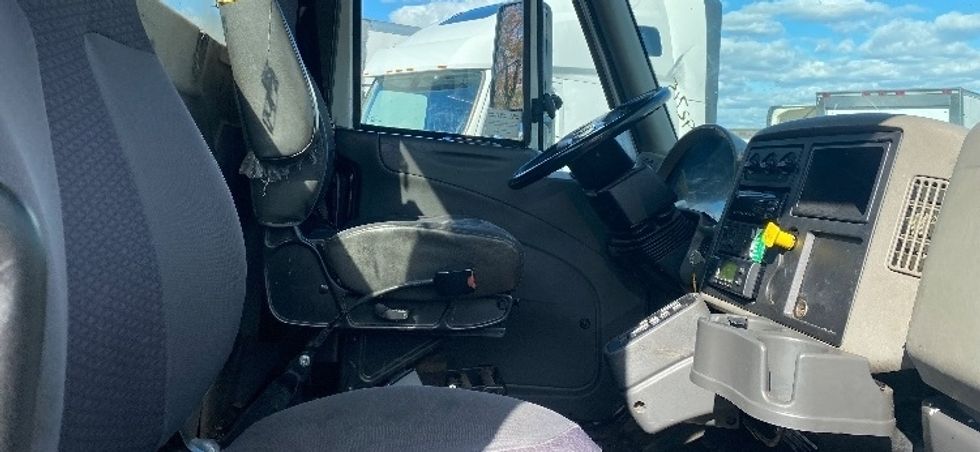 Cab and Chassis Truck-Light and Medium Duty Trucks-International-2018-4300-Jessup-MD-235,512\n\t\tmiles-$ 18,500 - Image 22