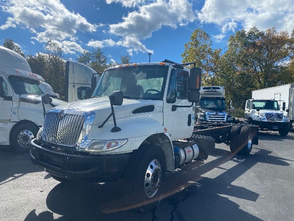 Cab and Chassis Truck-Light and Medium Duty Trucks-International-2018-4300-Jessup-MD-235,512\n\t\tmiles-$ 18,500 - Image 3