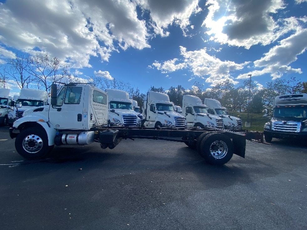 Cab and Chassis Truck-Light and Medium Duty Trucks-International-2018-4300-Jessup-MD-235,512\n\t\tmiles-$ 18,500 - Image 4