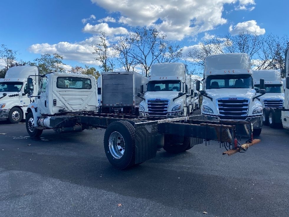 Cab and Chassis Truck-Light and Medium Duty Trucks-International-2018-4300-Jessup-MD-235,512\n\t\tmiles-$ 18,500 - Image 6