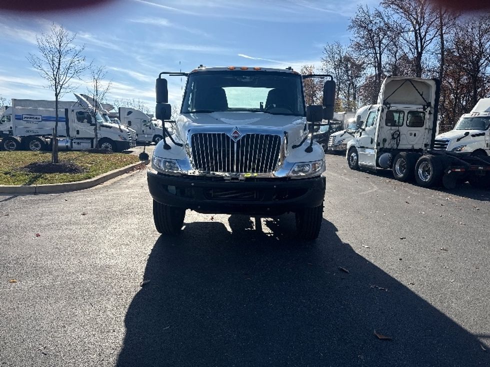 2018 International 4300 DuraStar 4300 photo 2