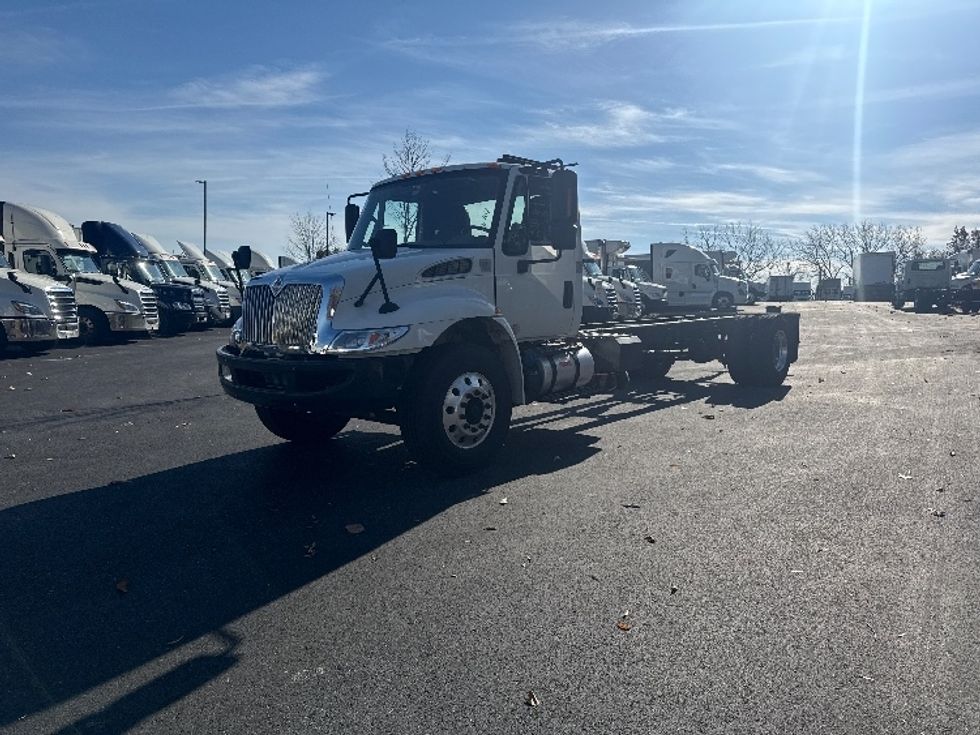 2018 International 4300 DuraStar 4300 photo 3