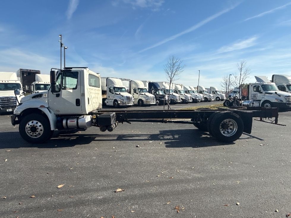2018 International 4300 DuraStar 4300 photo 4