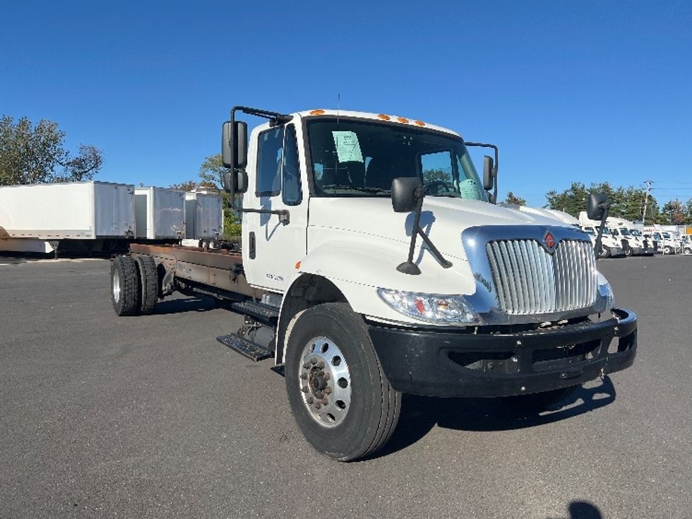 Cab and Chassis Truck-Light and Medium Duty Trucks-International-2019-4300-Bensalem-PA-42,748\n\t\tmiles-$ 39,500 - Image 1